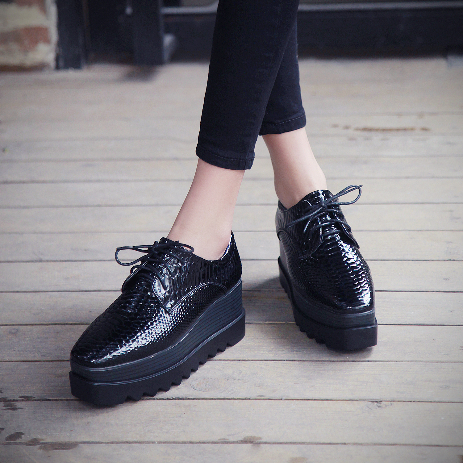 black closed toe tie up heels